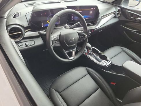 Certified 2025 Chevrolet Trax ACTIV w/ Sunroof Package FWD image 6