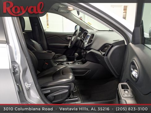 Used 2020 Jeep Cherokee Latitude Plus image 8