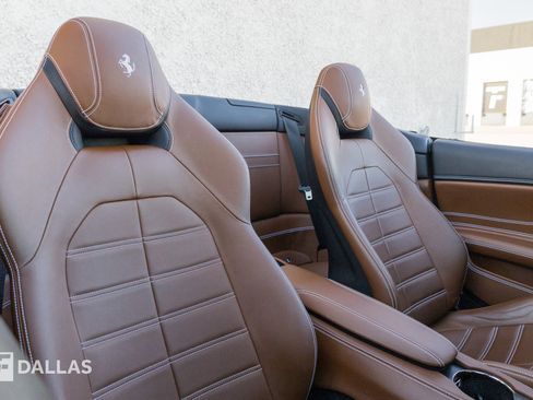 Used 2016 Ferrari California T image 37