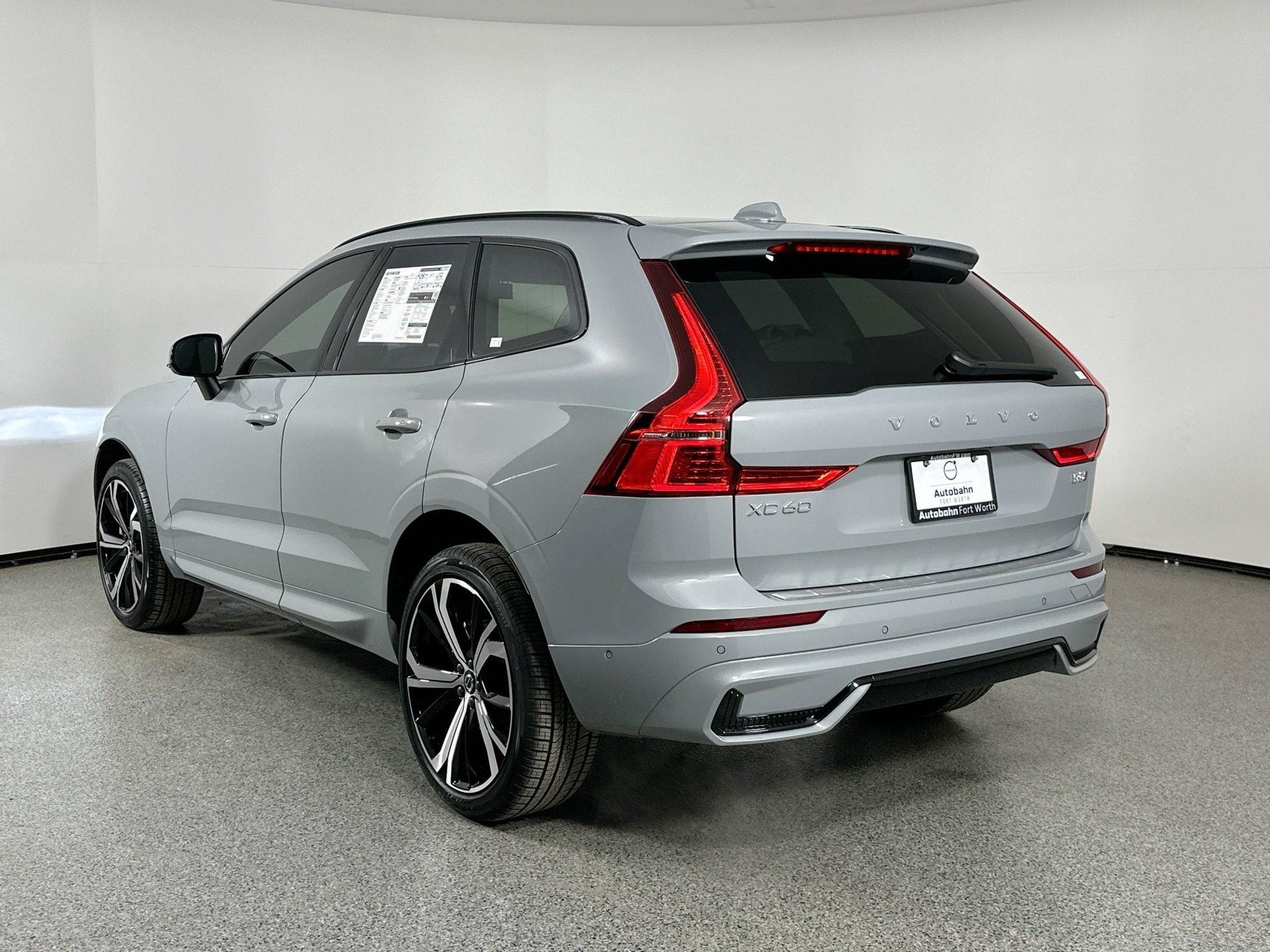 Certified 2025 Volvo XC60 B5 Ultra w/ Protection Package Premier AWD/4WD image 7