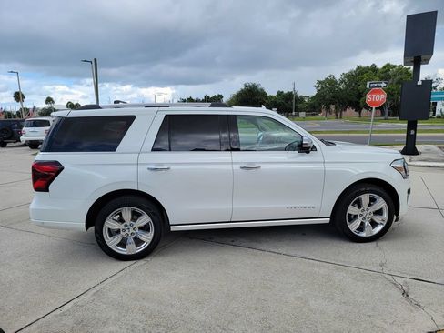 Used 2024 Ford Expedition Platinum RWD image 6