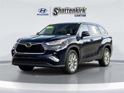 Used 2022 Toyota Highlander Limited image 1