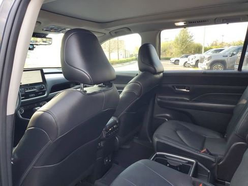Used 2024 Toyota Grand Highlander Platinum image 10