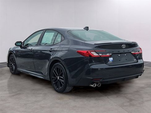 Used 2025 Toyota Camry SE w/ Convenience Package image 6