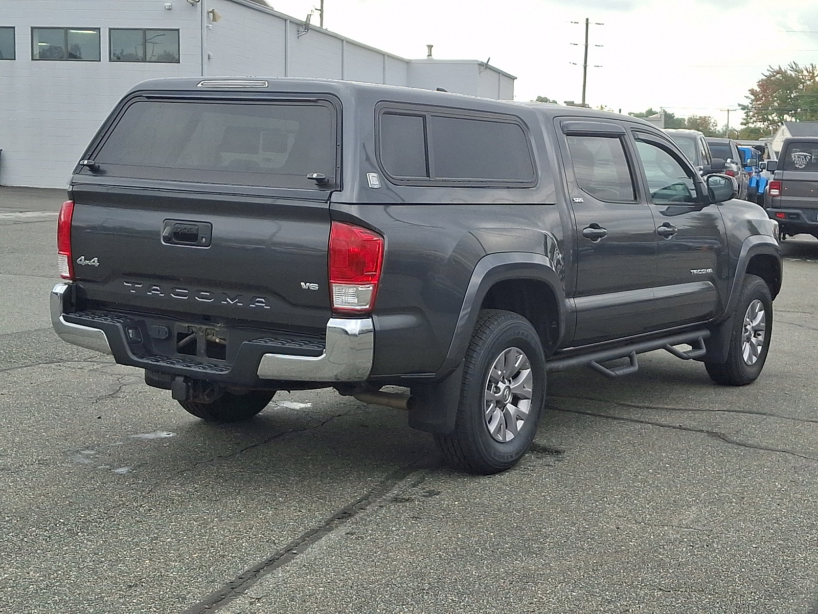 Used 2017 Toyota Tacoma SR5 w/ Tow Package AWD/4WD image 6