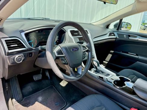 Used 2015 Ford Fusion SE FWD image 10