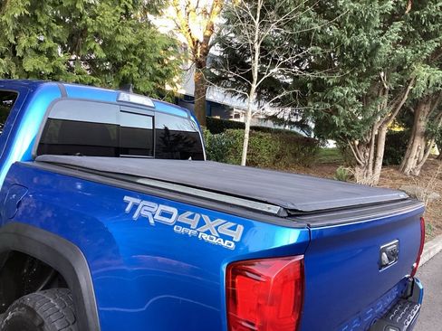 Used 2017 Toyota Tacoma TRD Off-Road image 11