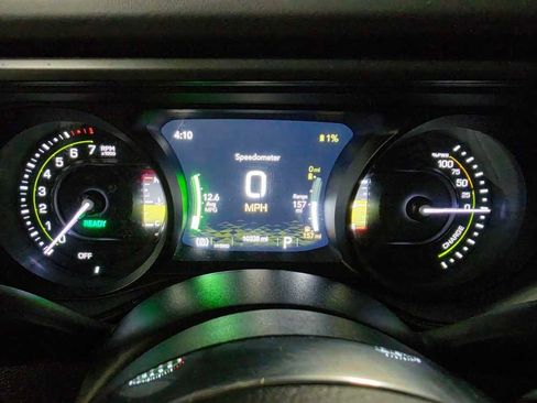 Used 2025 Jeep Wrangler Sahara image 18