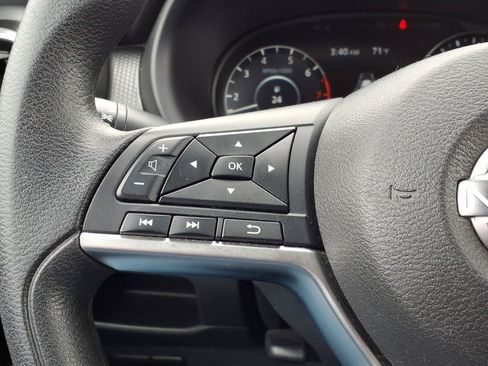Used 2022 Nissan Kicks SV FWD image 19