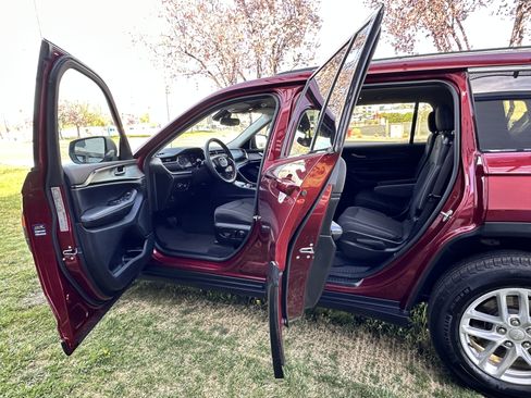 Used 2023 Jeep Grand Cherokee L Laredo image 20