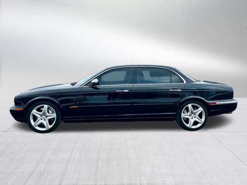 Used 2005 Jaguar XJ Vanden Plas Super V8 image 9