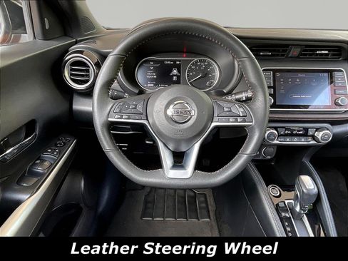 Used 2020 Nissan Kicks SR w/ SR Premium Package FWD image 8