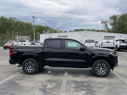 Used 2025 Chevrolet Colorado Z71 AWD/4WD image 2