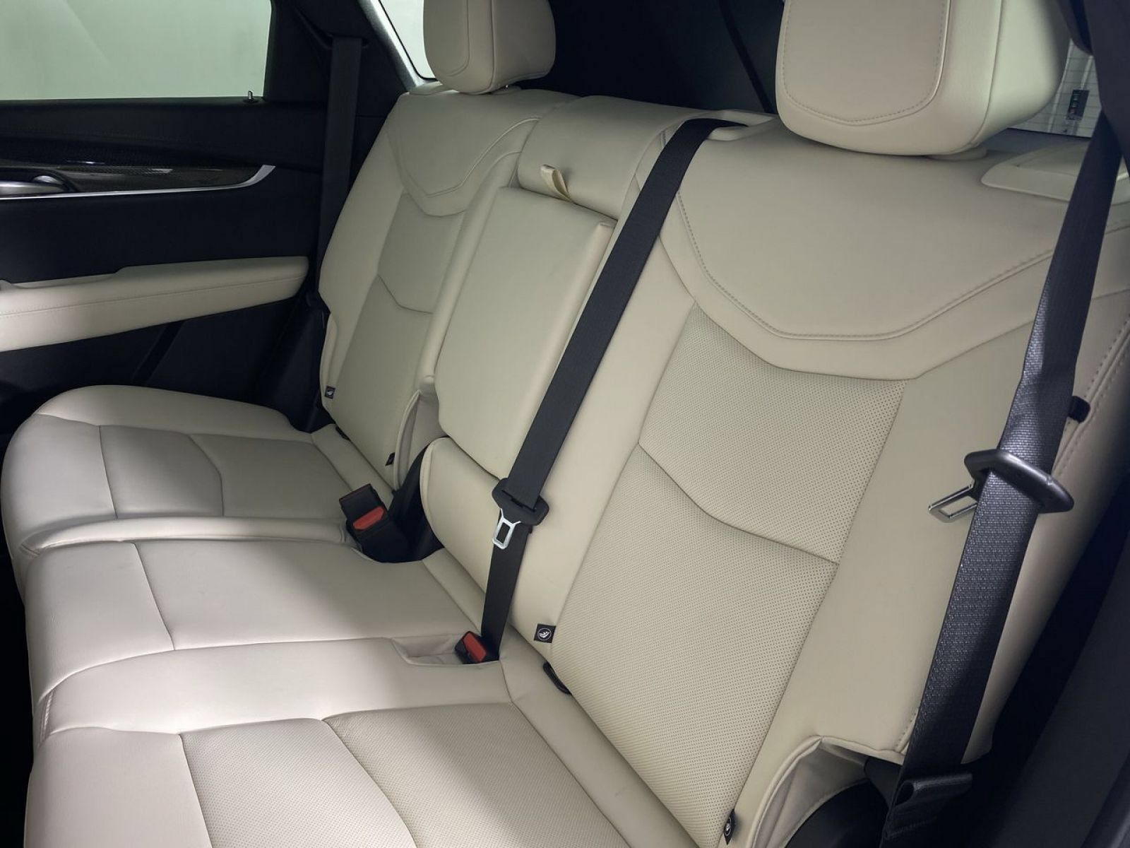 New 2026 Cadillac XT5 Sportv w/ LPO, Floor Liner Package AWD/4WD image 15