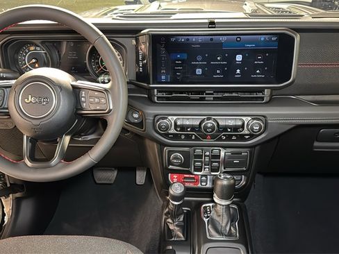 Used 2024 Jeep Wrangler Unlimited Rubicon w/ Technology Group image 17