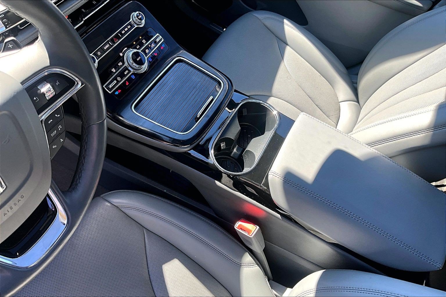 Used 2021 Lincoln Nautilus Reserve AWD/4WD image 17
