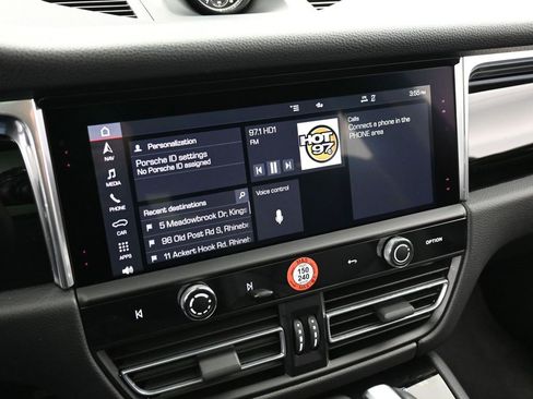 Certified 2025 Porsche Macan image 21