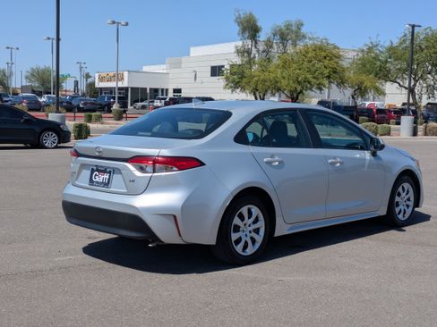 Used 2024 Toyota Corolla LE FWD image 5