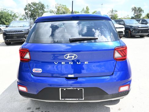 Used 2025 Hyundai Venue SEL FWD image 3