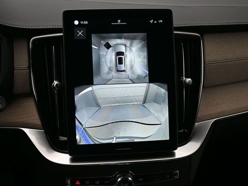 New 2026 Volvo XC90 B6 Plus w/ Protection Package Premier image 18