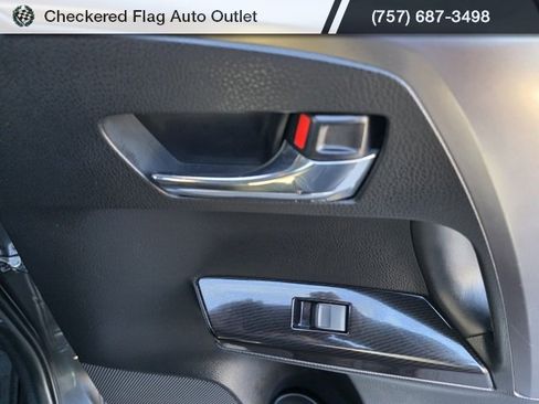 Used 2018 Toyota RAV4 SE image 49