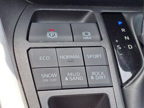 Used 2025 Toyota RAV4 XLE AWD/4WD image 25