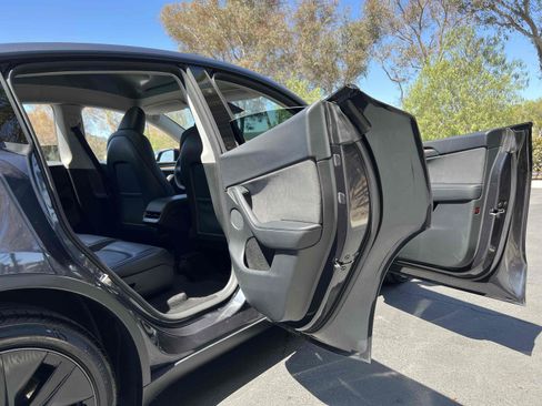 Used 2025 Tesla Model Y Long Range AWD/4WD image 61