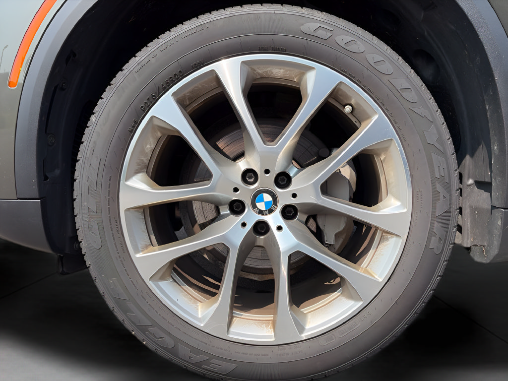 Used 2023 BMW X5 xDrive40i w/ Premium Package AWD/4WD image 22