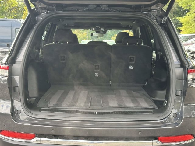 Certified 2025 Jeep Grand Cherokee Laredo X w/ Luxury Tech Group I AWD/4WD image 13