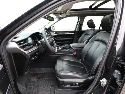 Used 2023 Jeep Grand Cherokee 4WD 4xe image 12