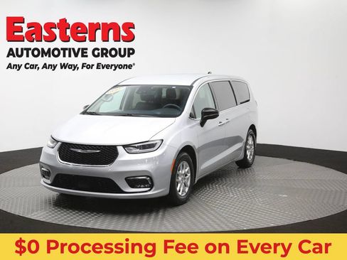 Used 2024 Chrysler Pacifica Touring-L FWD image 56