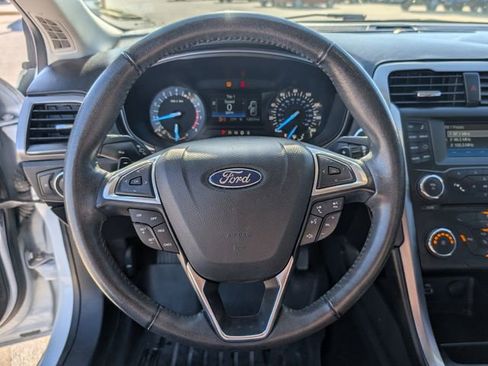 Used 2017 Ford Fusion SE w/ Equipment Group 201A image 14