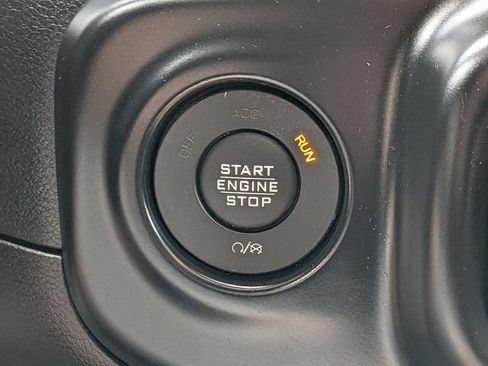 Used 2018 Jeep Wrangler Unlimited Sahara w/ LED Lighting Group AWD/4WD image 20