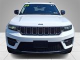 Used 2023 Jeep Grand Cherokee Laredo image 2