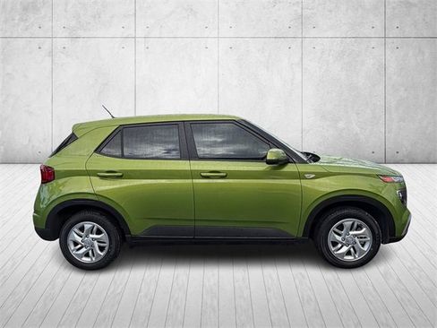 Used 2023 Hyundai Venue SE w/ Cargo Package image 4