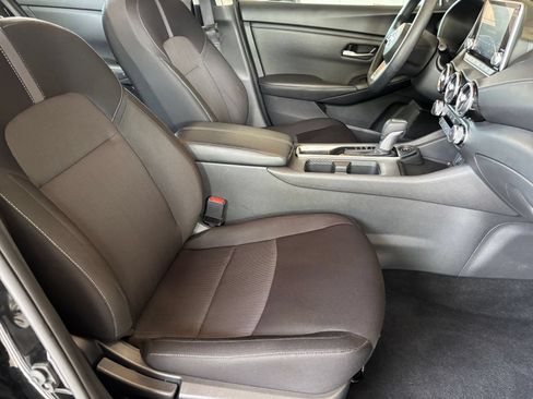 Used 2025 Nissan Sentra SV FWD image 34