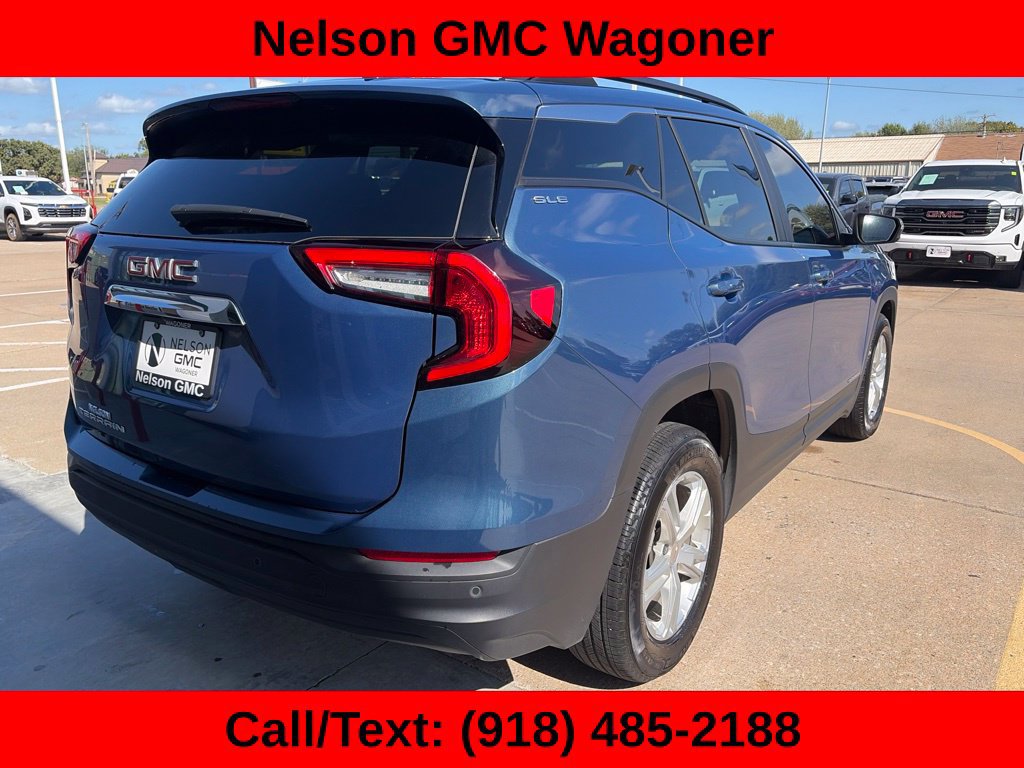 Used 2024 GMC Terrain SLE w/ Driver Convenience Package FWD image 5