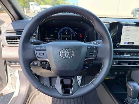 Used 2025 Toyota Camry SE w/ Convenience Package FWD image 15