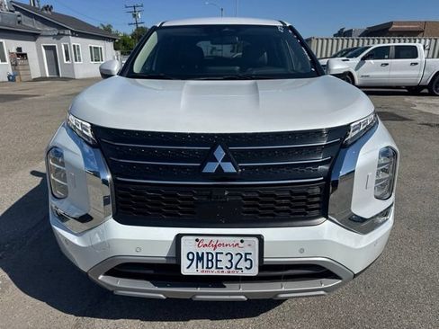 Used 2024 Mitsubishi Outlander SE AWD/4WD image 2