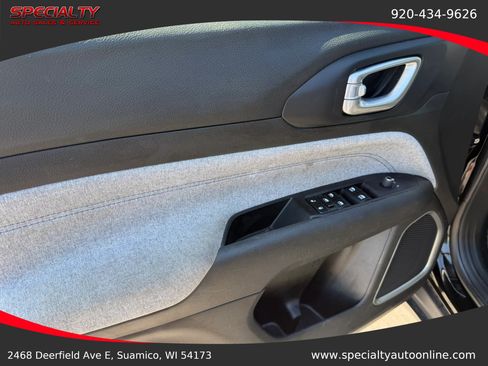 Used 2024 Jeep Compass Latitude AWD/4WD image 37