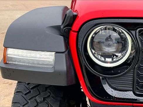 Used 2025 Jeep Wrangler Willys image 27