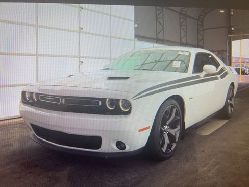 Used 2017 Dodge Challenger R/T image 1