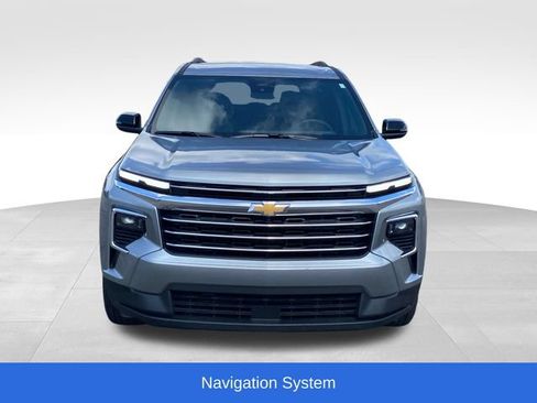 Used 2026 Chevrolet Traverse LT FWD image 2