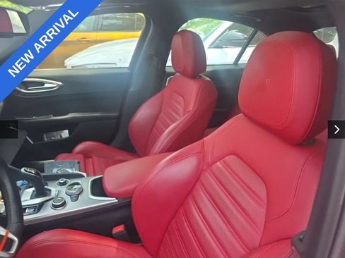 Used 2023 Alfa Romeo Giulia Veloce AWD/4WD image 2
