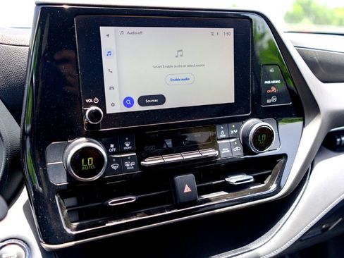Used 2023 Toyota Highlander LE FWD image 20