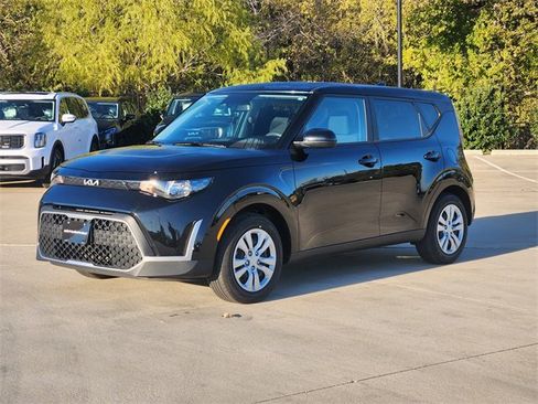 Certified 2025 Kia Soul LX image 3