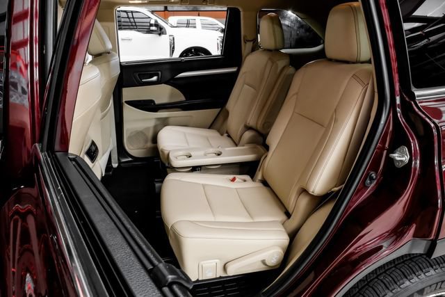 Used 2019 Toyota Highlander XLE FWD image 44