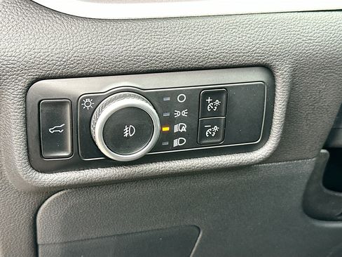 Used 2024 Ford Explorer XLT w/ Equipment Group 202A image 17