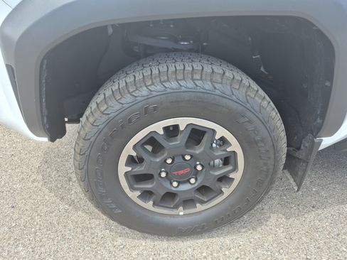 Certified 2024 Toyota Tacoma TRD Off-Road w/ TRD Off Road Premium Package AWD/4WD image 24