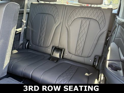 Used 2022 BMW X7 M50i image 8